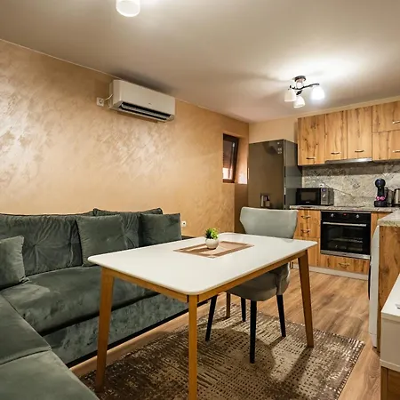 Apartamento къща с за - *