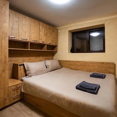 къща с за - *