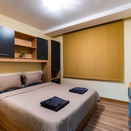 къща с за - *