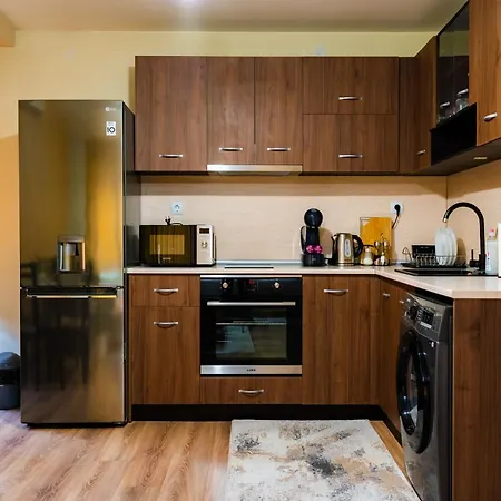 къща с за - *