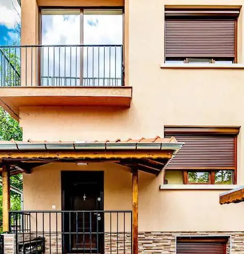 къща с за - Lejlighed *