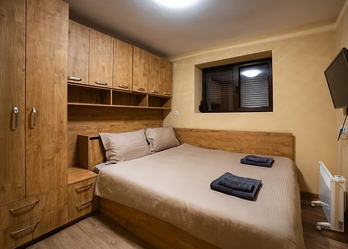 къща с за - *