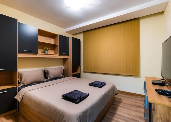 къща с за - *